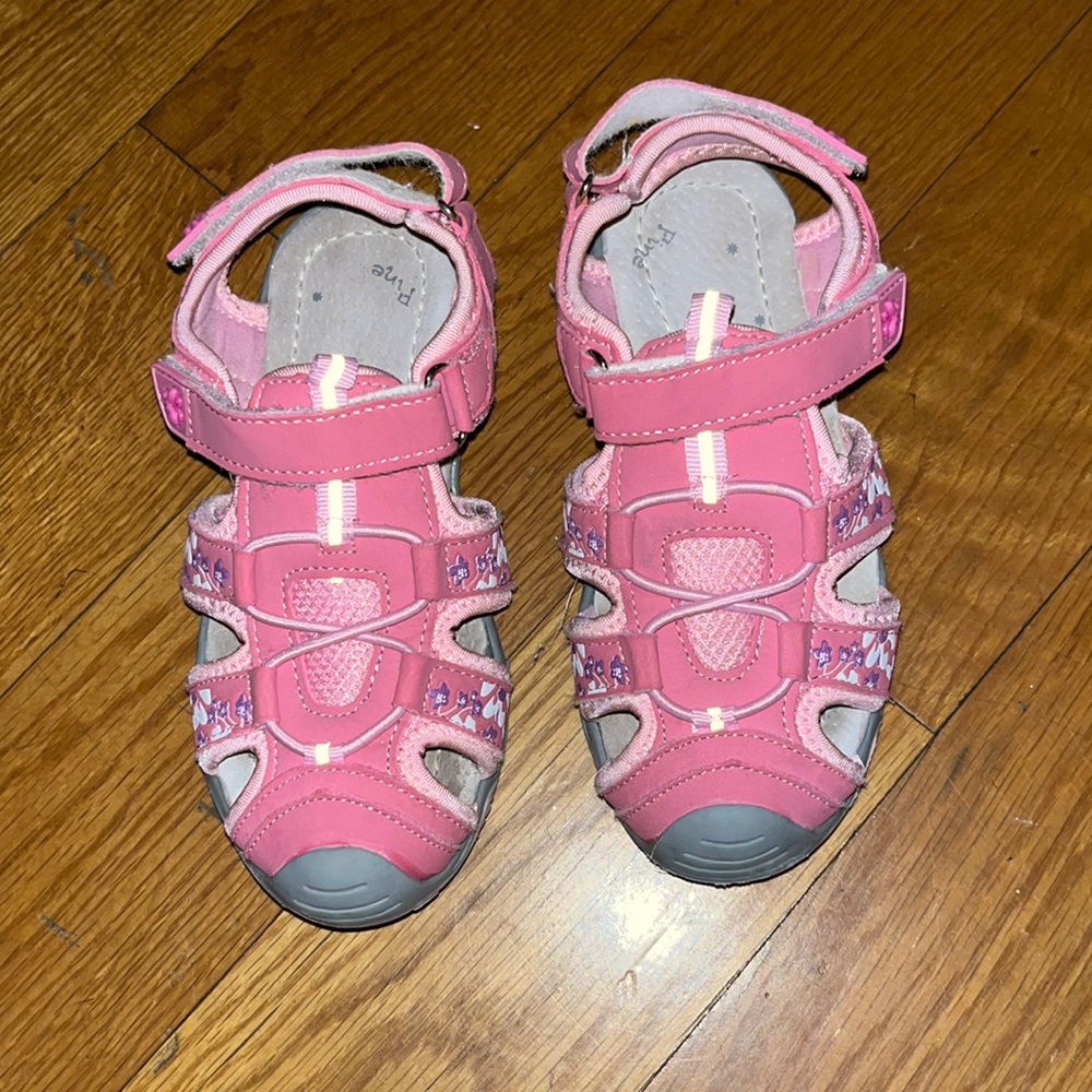Apakowa Kids Soft Sole Close Toe Sandal- Size 12